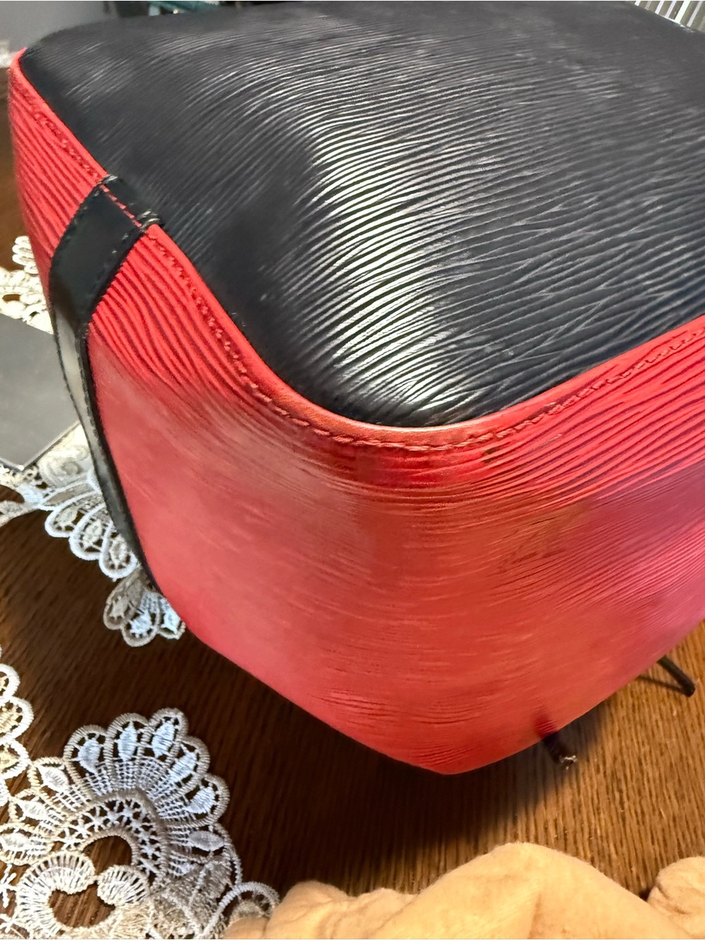 Louis Vuitton Noe PM Red and Black Epi Drawstring Bucket Bag - Picture 6 of 12
